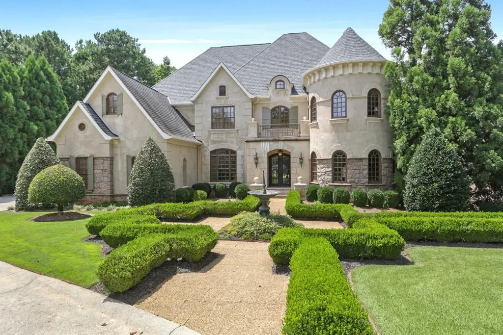 5450 Claire Rose Lane, Atlanta, Georgia 30327, 6 Bedrooms Bedrooms, ,5 BathroomsBathrooms,Residential,Sold,5450 Claire Rose Lane,6607326