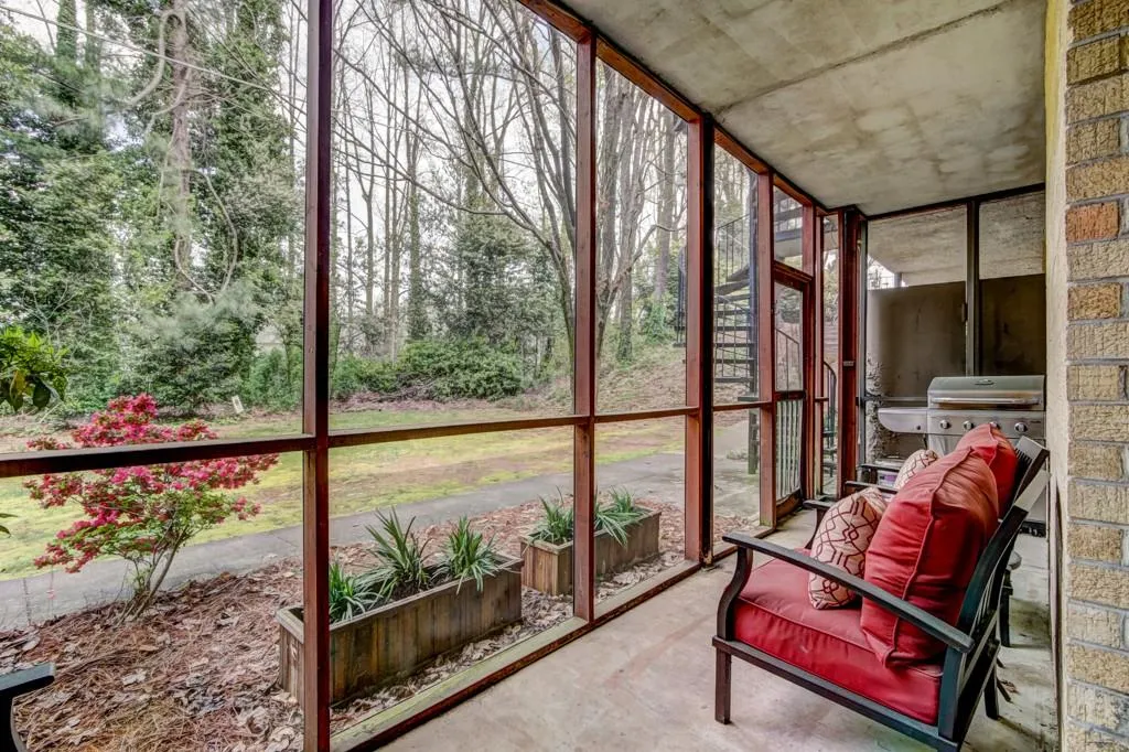 5400 Roswell Road Unit M9, Sandy Springs, Georgia 30342, 2 Bedrooms Bedrooms, ,2 BathroomsBathrooms,Residential,Sold,5400 Roswell Road Unit M9,5991017