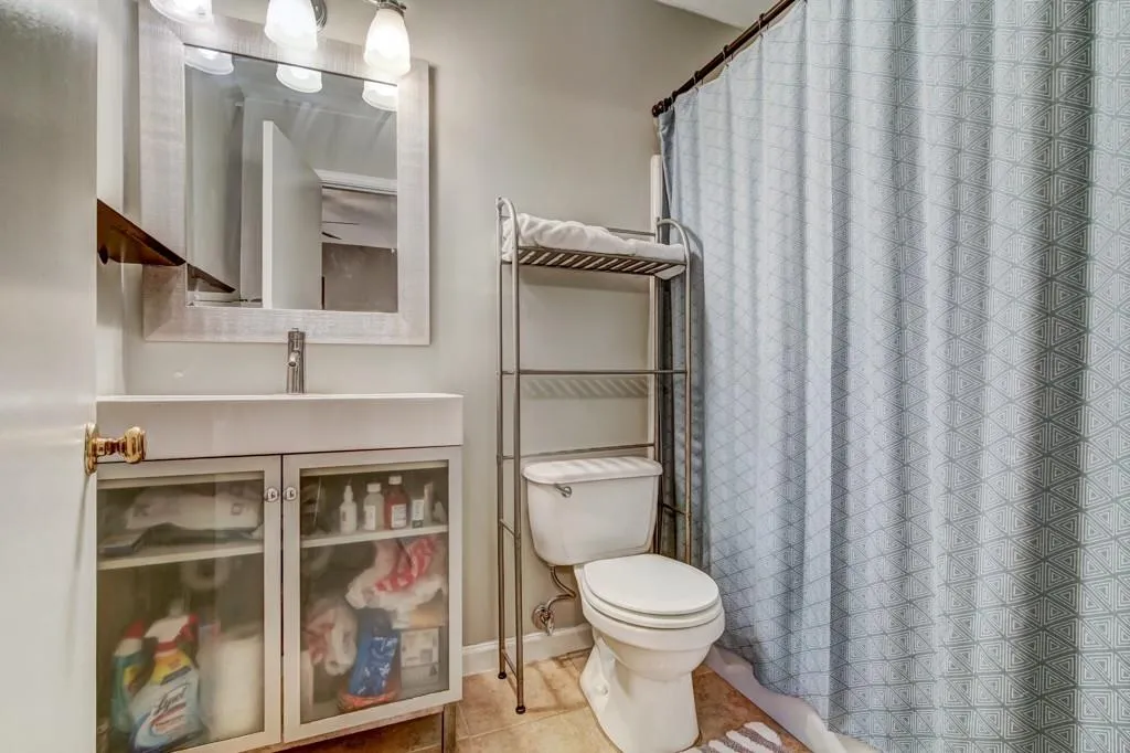 5400 Roswell Road Unit M9, Sandy Springs, Georgia 30342, 2 Bedrooms Bedrooms, ,2 BathroomsBathrooms,Residential,Sold,5400 Roswell Road Unit M9,5991017