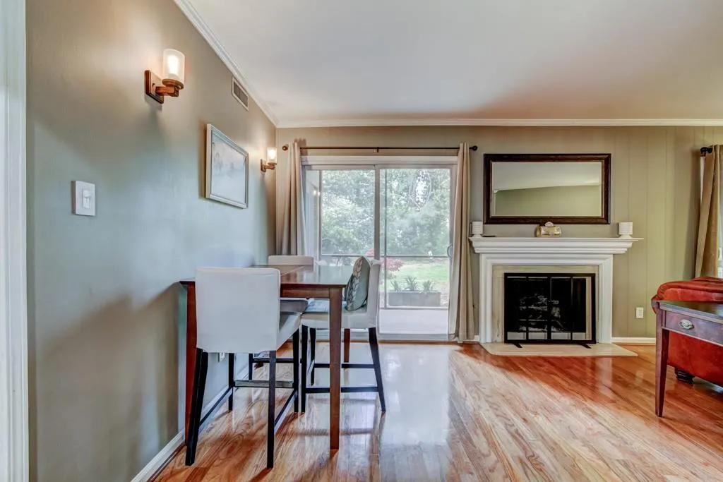 5400 Roswell Road Unit M9, Sandy Springs, Georgia 30342, 2 Bedrooms Bedrooms, ,2 BathroomsBathrooms,Residential,Sold,5400 Roswell Road Unit M9,5991017