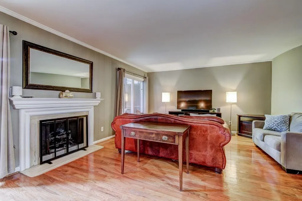 5400 Roswell Road Unit M9, Sandy Springs, Georgia 30342, 2 Bedrooms Bedrooms, ,2 BathroomsBathrooms,Residential,Sold,5400 Roswell Road Unit M9,5991017