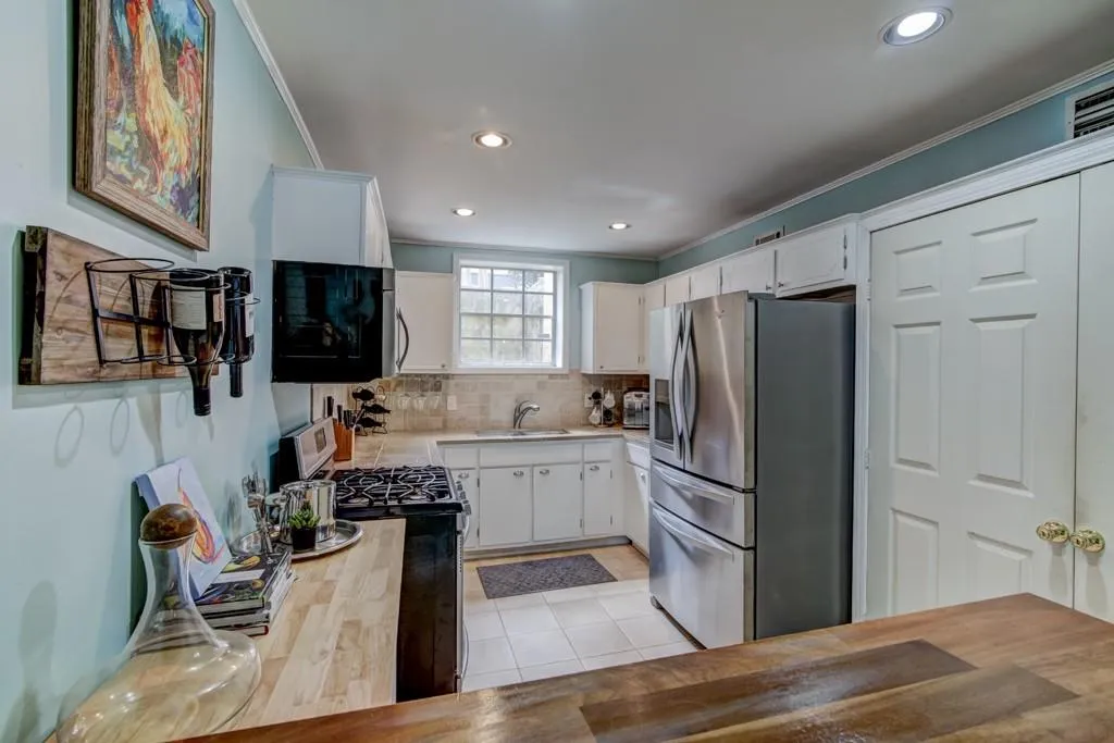 5400 Roswell Road Unit M9, Sandy Springs, Georgia 30342, 2 Bedrooms Bedrooms, ,2 BathroomsBathrooms,Residential,Sold,5400 Roswell Road Unit M9,5991017