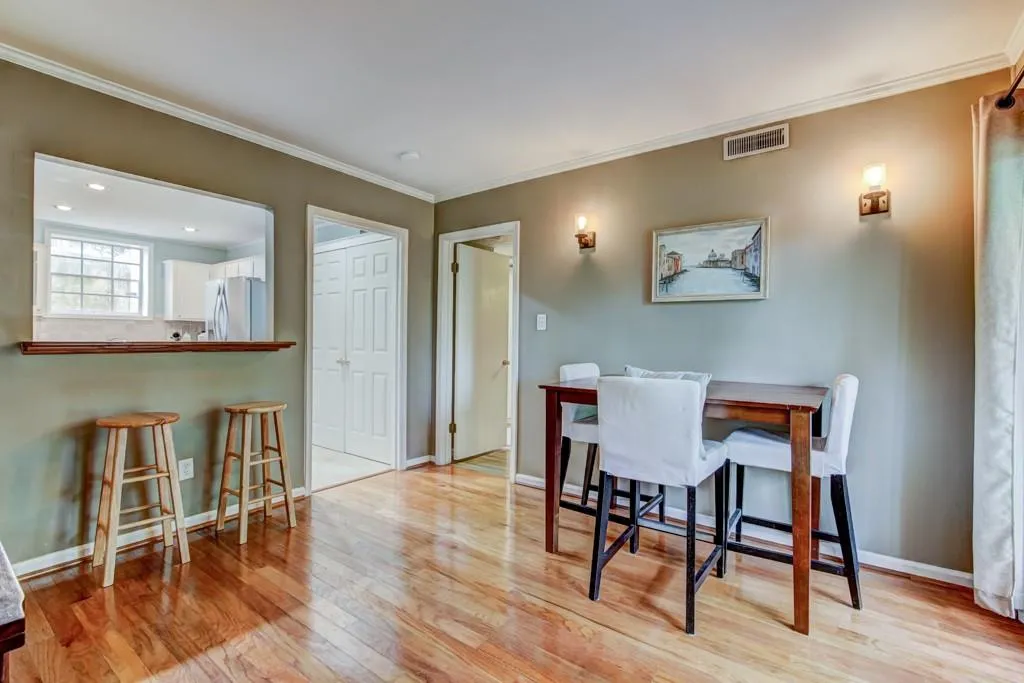 5400 Roswell Road Unit M9, Sandy Springs, Georgia 30342, 2 Bedrooms Bedrooms, ,2 BathroomsBathrooms,Residential,Sold,5400 Roswell Road Unit M9,5991017