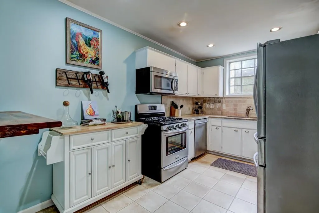 5400 Roswell Road Unit M9, Sandy Springs, Georgia 30342, 2 Bedrooms Bedrooms, ,2 BathroomsBathrooms,Residential,Sold,5400 Roswell Road Unit M9,5991017