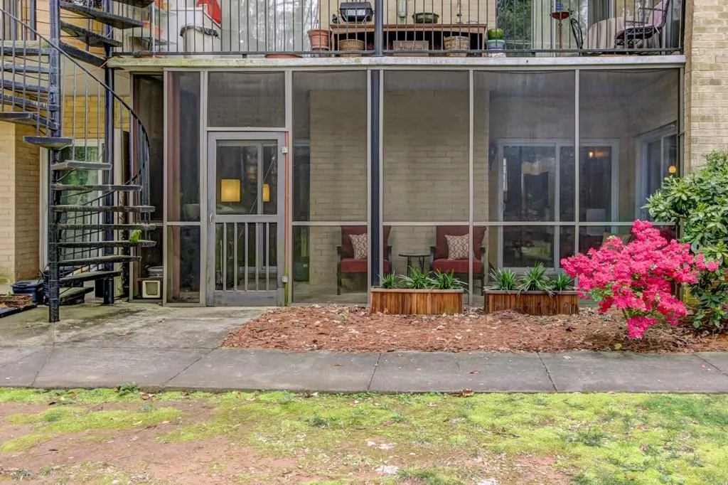 5400 Roswell Road Unit M9, Sandy Springs, Georgia 30342, 2 Bedrooms Bedrooms, ,2 BathroomsBathrooms,Residential,Sold,5400 Roswell Road Unit M9,5991017