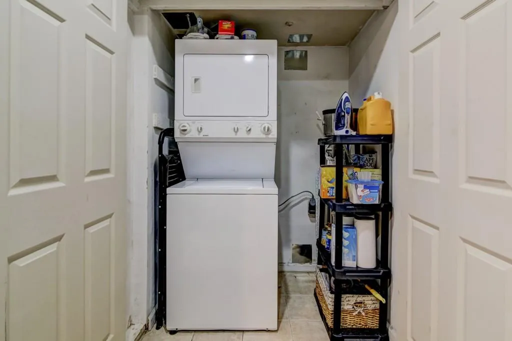 5400 Roswell Road Unit M9, Sandy Springs, Georgia 30342, 2 Bedrooms Bedrooms, ,2 BathroomsBathrooms,Residential,Sold,5400 Roswell Road Unit M9,5991017