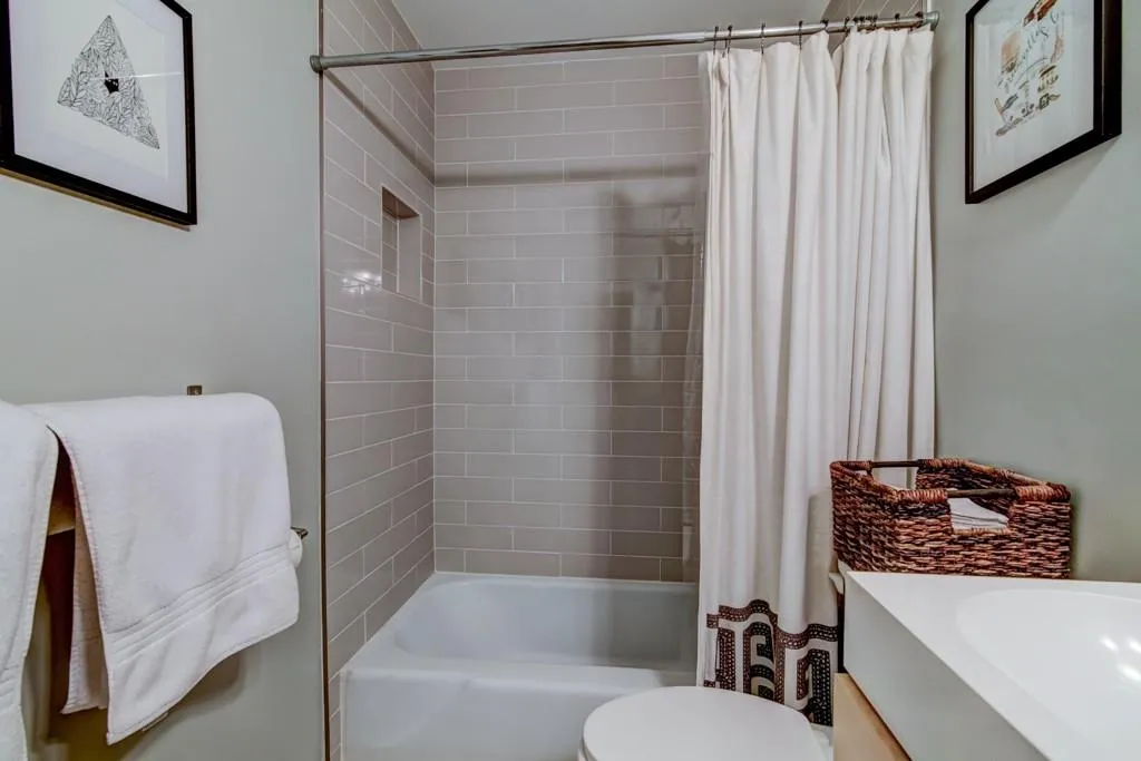 5400 Roswell Road Unit M9, Sandy Springs, Georgia 30342, 2 Bedrooms Bedrooms, ,2 BathroomsBathrooms,Residential,Sold,5400 Roswell Road Unit M9,5991017