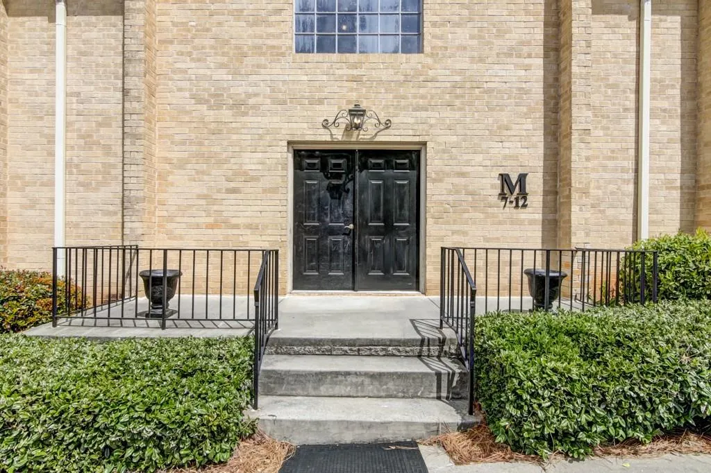 5400 Roswell Road Unit M9, Sandy Springs, Georgia 30342, 2 Bedrooms Bedrooms, ,2 BathroomsBathrooms,Residential,Sold,5400 Roswell Road Unit M9,5991017