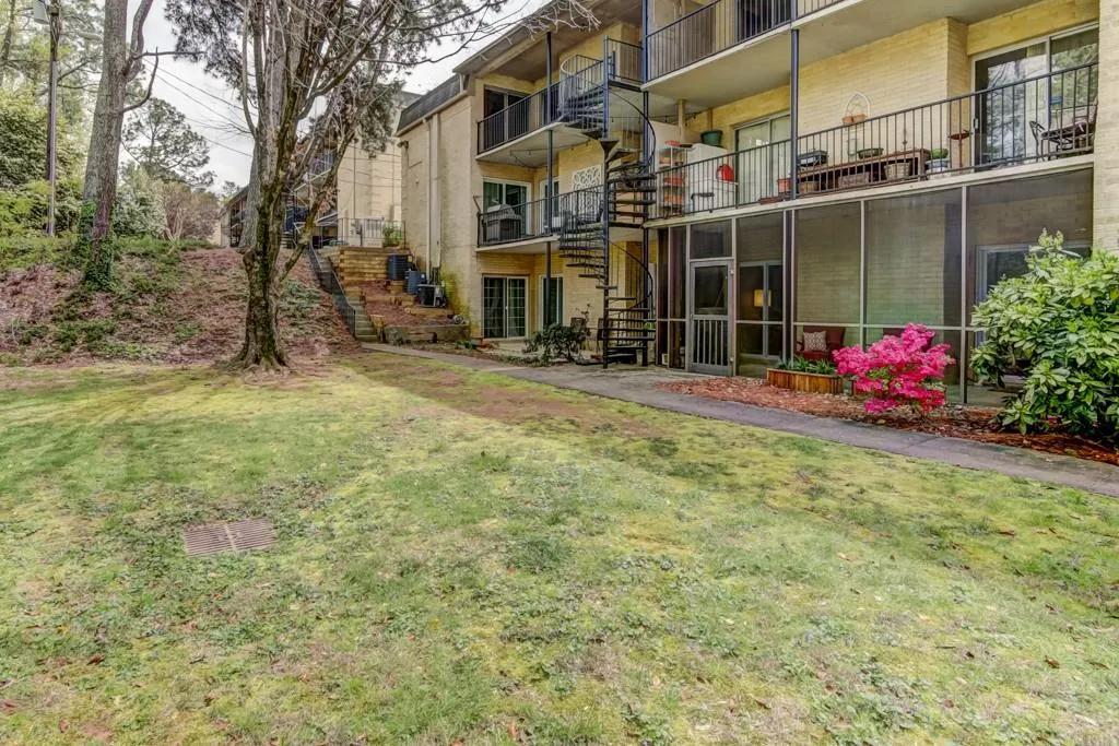 5400 Roswell Road Unit M9, Sandy Springs, Georgia 30342, 2 Bedrooms Bedrooms, ,2 BathroomsBathrooms,Residential,Sold,5400 Roswell Road Unit M9,5991017