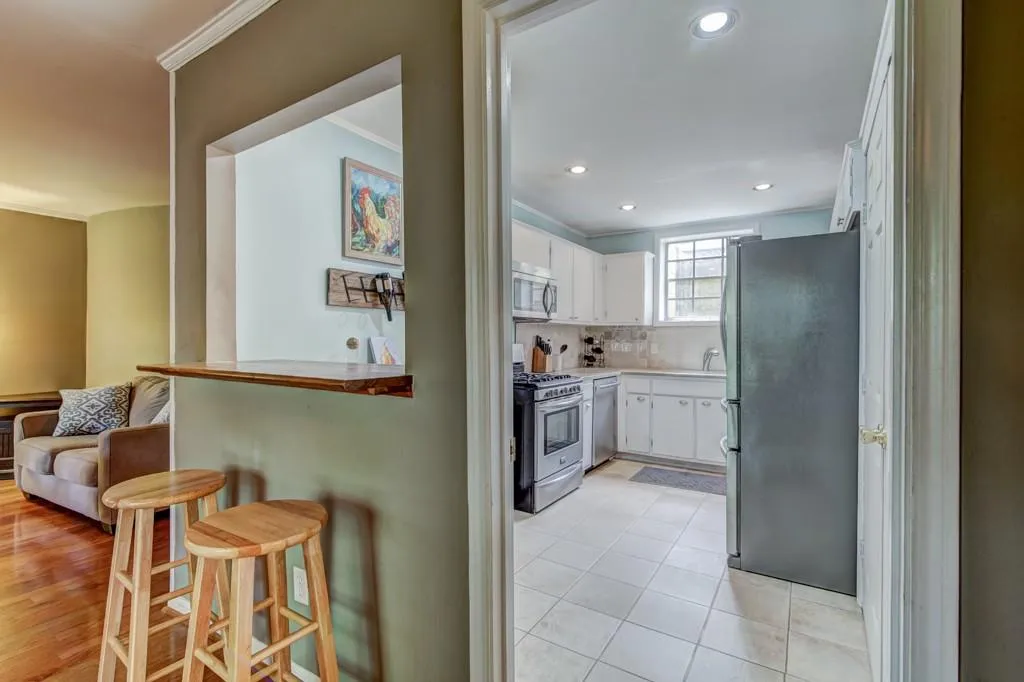 5400 Roswell Road Unit M9, Sandy Springs, Georgia 30342, 2 Bedrooms Bedrooms, ,2 BathroomsBathrooms,Residential,Sold,5400 Roswell Road Unit M9,5991017