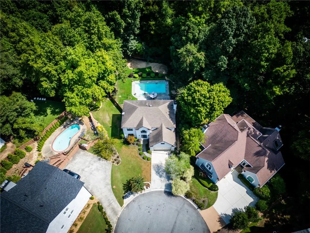 Birds eye view of property