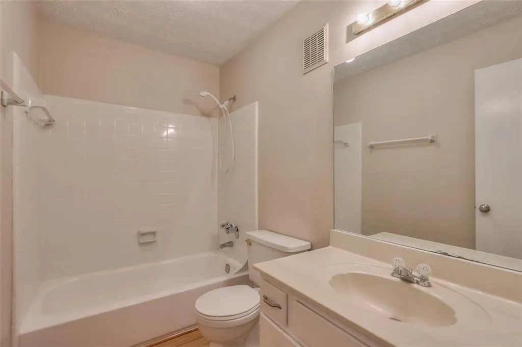 208 Woodcliff Drive, Sandy Springs, Georgia 30350, 2 Bedrooms Bedrooms, ,2 BathroomsBathrooms,Residential,Sold,208 Woodcliff Drive,6838912