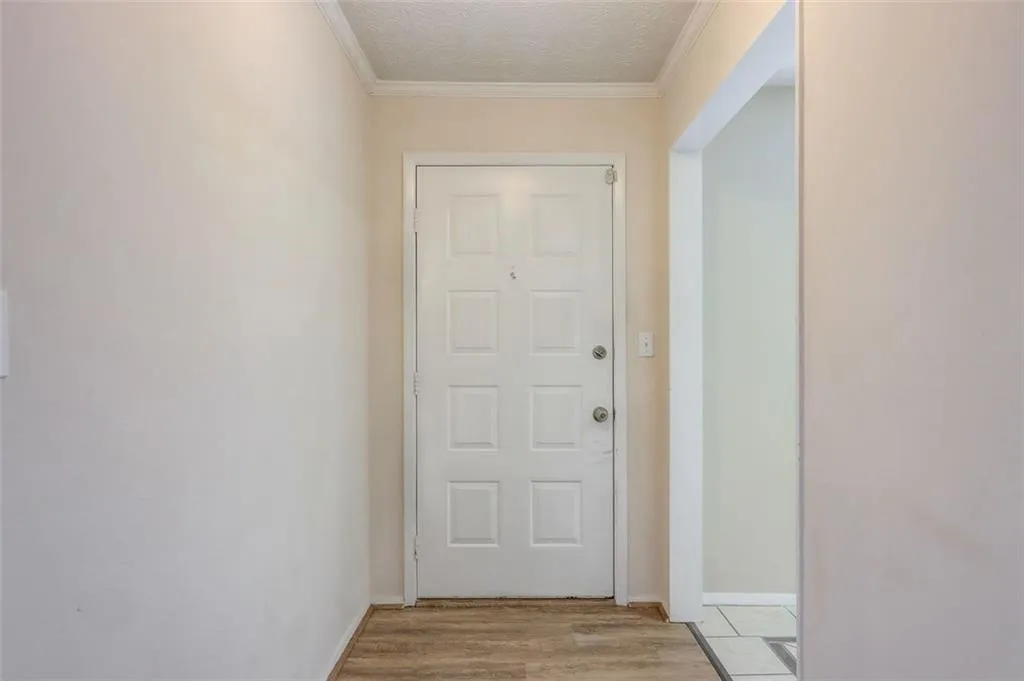 208 Woodcliff Drive, Sandy Springs, Georgia 30350, 2 Bedrooms Bedrooms, ,2 BathroomsBathrooms,Residential,Sold,208 Woodcliff Drive,6838912