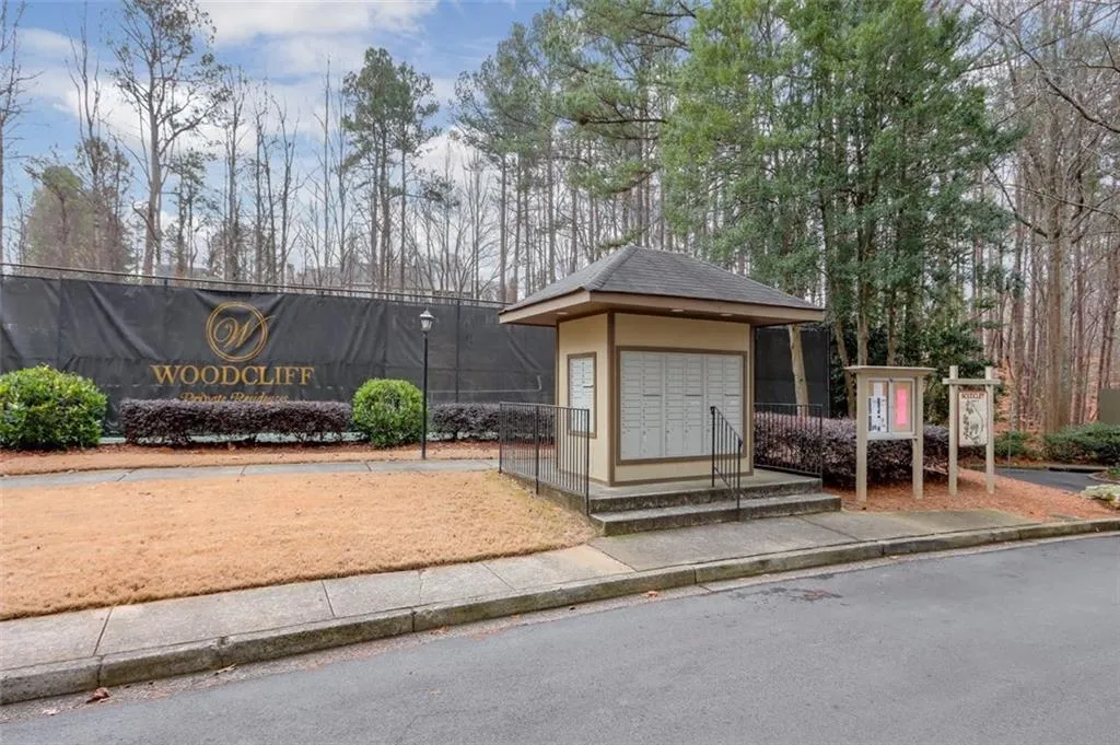 208 Woodcliff Drive, Sandy Springs, Georgia 30350, 2 Bedrooms Bedrooms, ,2 BathroomsBathrooms,Residential,Sold,208 Woodcliff Drive,6838912