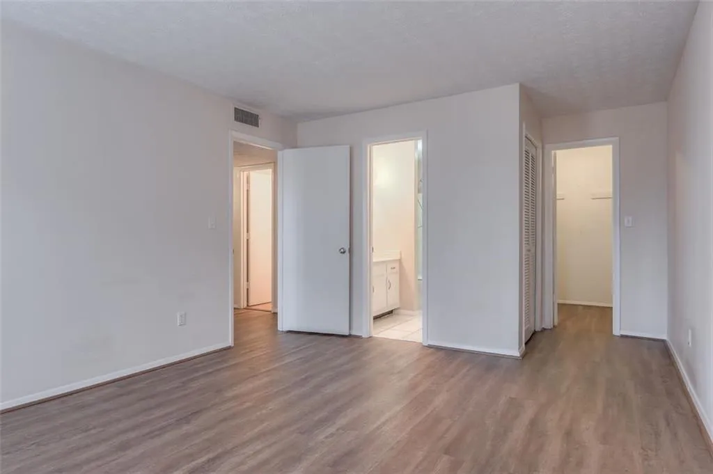 208 Woodcliff Drive, Sandy Springs, Georgia 30350, 2 Bedrooms Bedrooms, ,2 BathroomsBathrooms,Residential,Sold,208 Woodcliff Drive,6838912