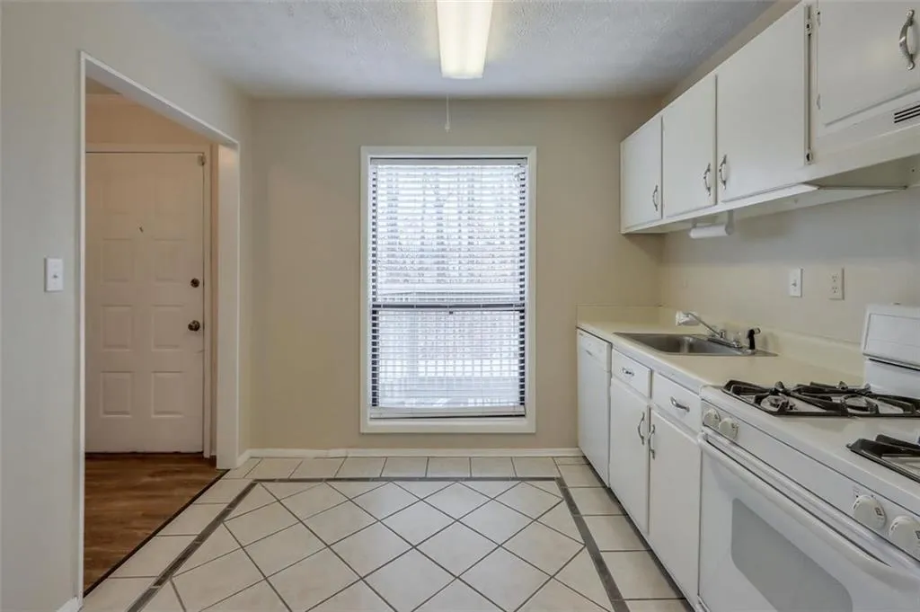 208 Woodcliff Drive, Sandy Springs, Georgia 30350, 2 Bedrooms Bedrooms, ,2 BathroomsBathrooms,Residential,Sold,208 Woodcliff Drive,6838912