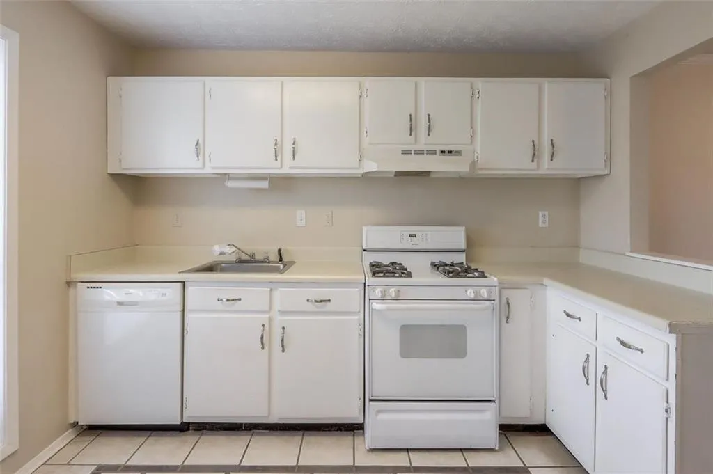 208 Woodcliff Drive, Sandy Springs, Georgia 30350, 2 Bedrooms Bedrooms, ,2 BathroomsBathrooms,Residential,Sold,208 Woodcliff Drive,6838912
