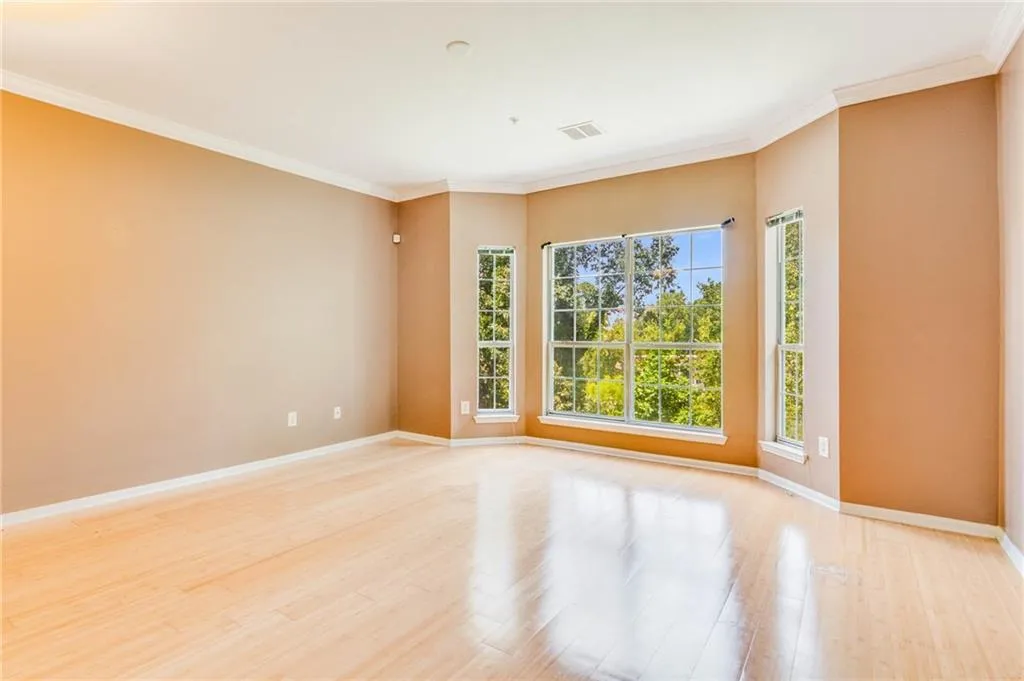 5641 Roswell Road Unit 212, Sandy Springs, Georgia 30342, 1 Bedroom Bedrooms, ,1 BathroomBathrooms,Residential,Sold,5641 Roswell Road Unit 212,6926825
