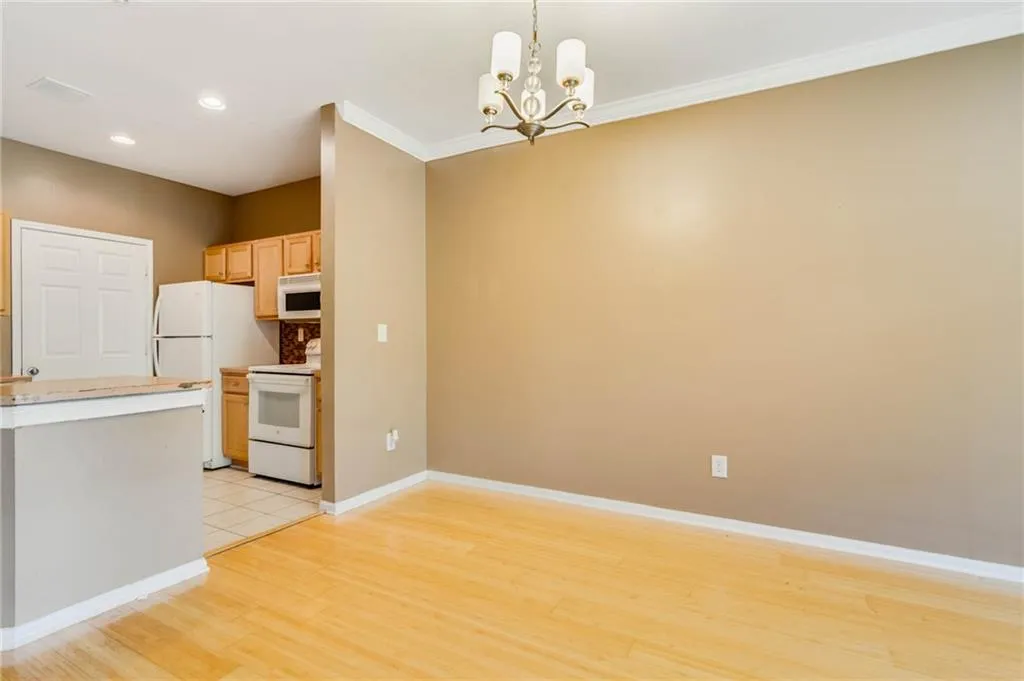 5641 Roswell Road Unit 212, Sandy Springs, Georgia 30342, 1 Bedroom Bedrooms, ,1 BathroomBathrooms,Residential,Sold,5641 Roswell Road Unit 212,6926825