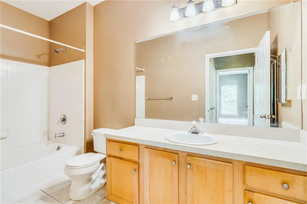 5641 Roswell Road Unit 212, Sandy Springs, Georgia 30342, 1 Bedroom Bedrooms, ,1 BathroomBathrooms,Residential,Sold,5641 Roswell Road Unit 212,6926825