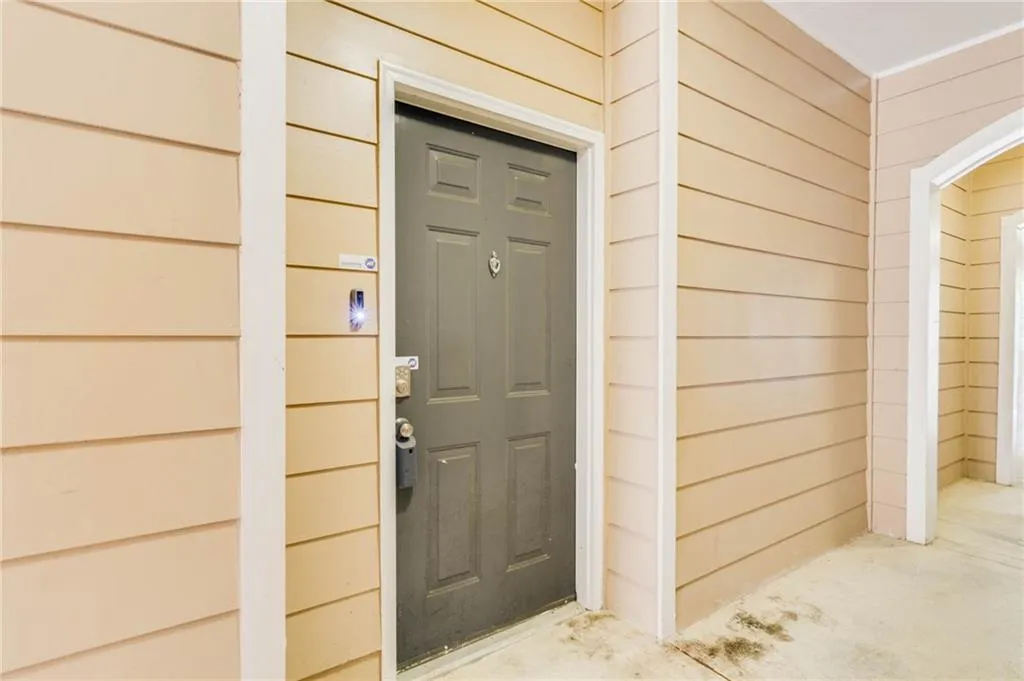 5641 Roswell Road Unit 212, Sandy Springs, Georgia 30342, 1 Bedroom Bedrooms, ,1 BathroomBathrooms,Residential,Sold,5641 Roswell Road Unit 212,6926825