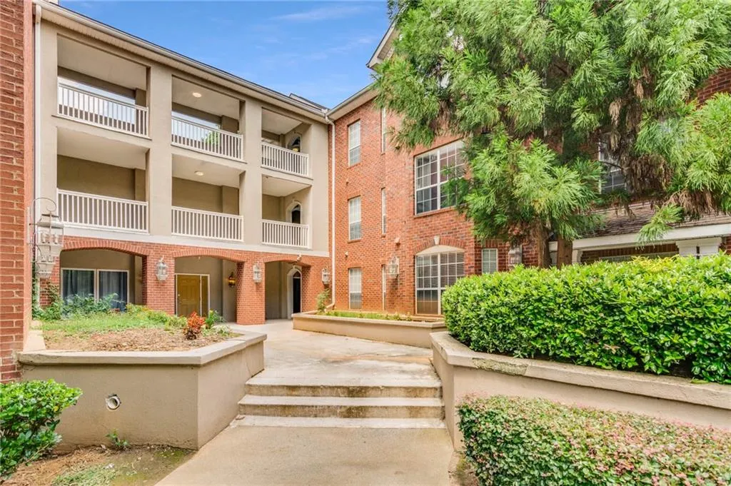 5641 Roswell Road Unit 212, Sandy Springs, Georgia 30342, 1 Bedroom Bedrooms, ,1 BathroomBathrooms,Residential,Sold,5641 Roswell Road Unit 212,6926825