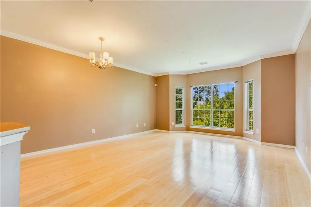 5641 Roswell Road Unit 212, Sandy Springs, Georgia 30342, 1 Bedroom Bedrooms, ,1 BathroomBathrooms,Residential,Sold,5641 Roswell Road Unit 212,6926825