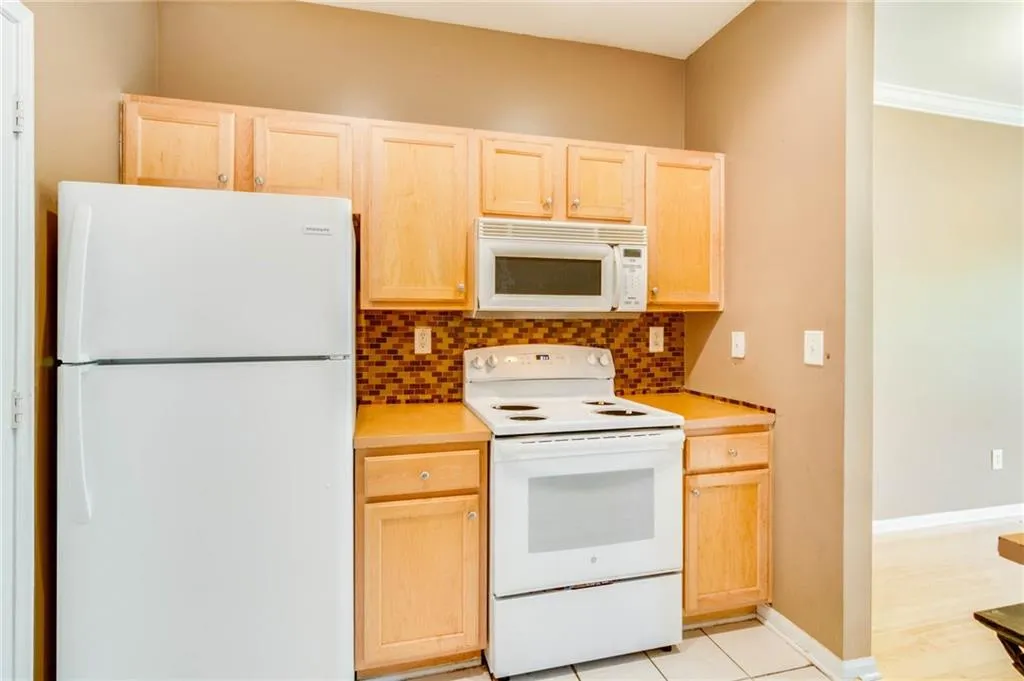 5641 Roswell Road Unit 212, Sandy Springs, Georgia 30342, 1 Bedroom Bedrooms, ,1 BathroomBathrooms,Residential,Sold,5641 Roswell Road Unit 212,6926825