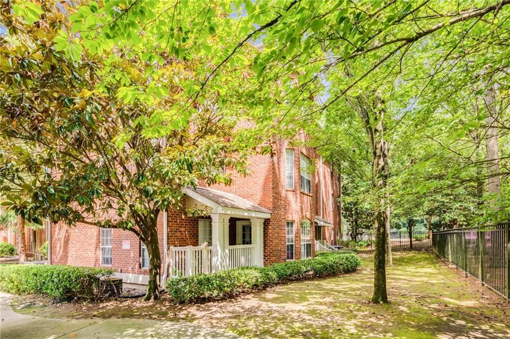 5641 Roswell Road Unit 212, Sandy Springs, Georgia 30342, 1 Bedroom Bedrooms, ,1 BathroomBathrooms,Residential,Sold,5641 Roswell Road Unit 212,6926825