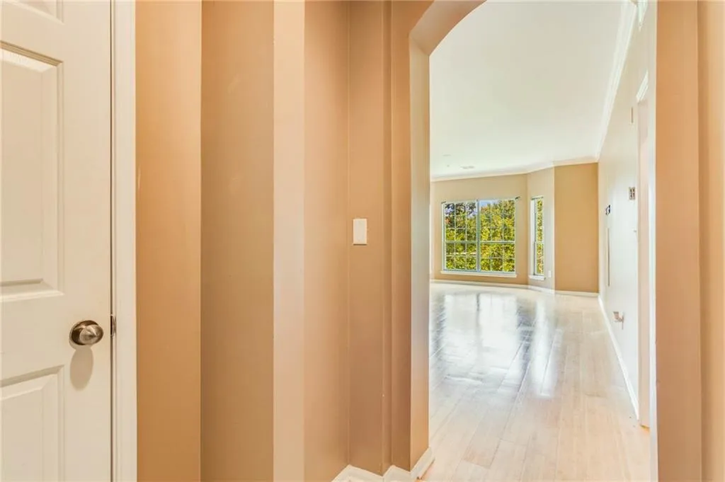 5641 Roswell Road Unit 212, Sandy Springs, Georgia 30342, 1 Bedroom Bedrooms, ,1 BathroomBathrooms,Residential,Sold,5641 Roswell Road Unit 212,6926825