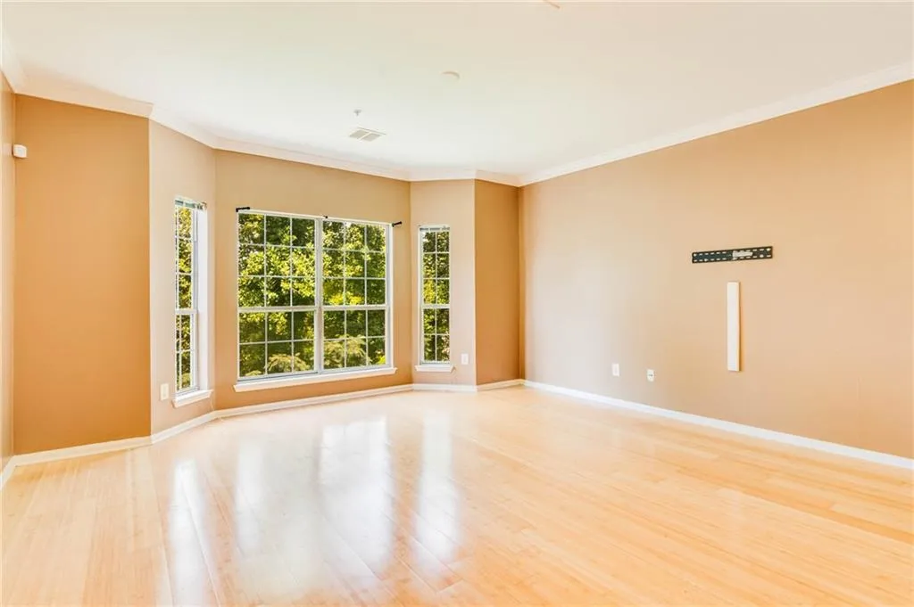 5641 Roswell Road Unit 212, Sandy Springs, Georgia 30342, 1 Bedroom Bedrooms, ,1 BathroomBathrooms,Residential,Sold,5641 Roswell Road Unit 212,6926825