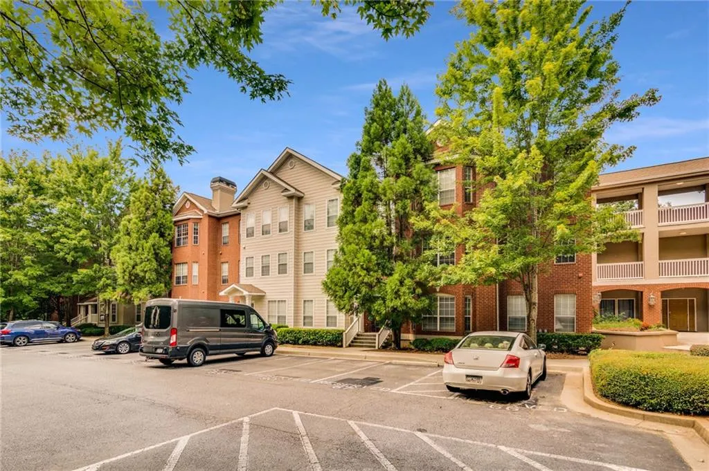 5641 Roswell Road Unit 212, Sandy Springs, Georgia 30342, 1 Bedroom Bedrooms, ,1 BathroomBathrooms,Residential,Sold,5641 Roswell Road Unit 212,6926825