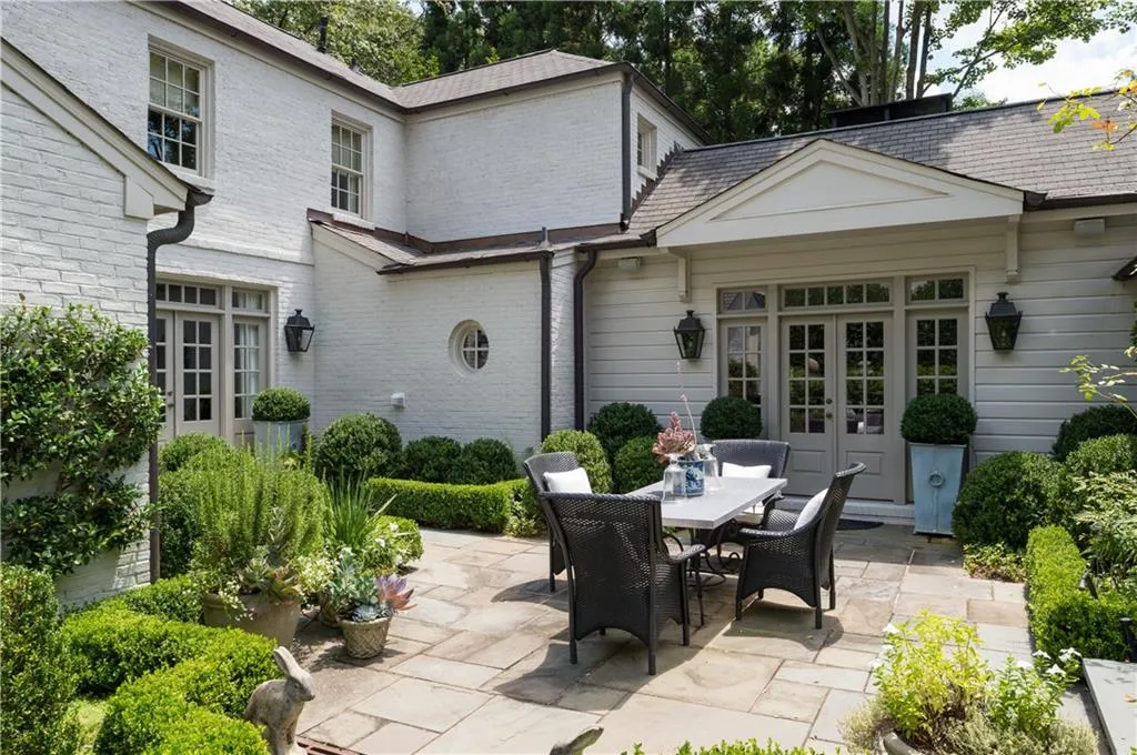 2660 Howell Mill Road Nw, Atlanta, Georgia 30327, 4 Bedrooms Bedrooms, ,3 BathroomsBathrooms,Residential,Sold,2660 Howell Mill Road Nw,6007658