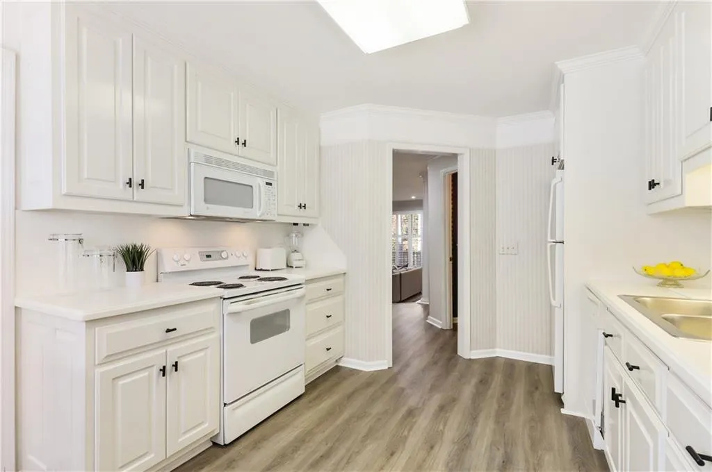 106 Bainbridge Drive, Sandy Springs, Georgia 30327, 3 Bedrooms Bedrooms, ,2 BathroomsBathrooms,Residential,Sold,106 Bainbridge Drive,6979500