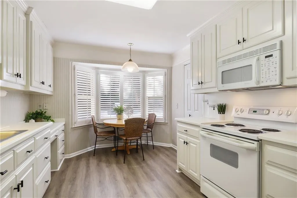 106 Bainbridge Drive, Sandy Springs, Georgia 30327, 3 Bedrooms Bedrooms, ,2 BathroomsBathrooms,Residential,Sold,106 Bainbridge Drive,6979500