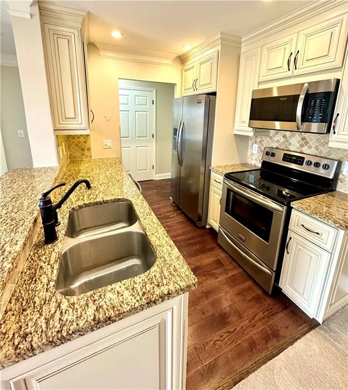 300 Johnson Ferry Road Ne Unit A712, Sandy Springs, Georgia 30328, 1 Bedroom Bedrooms, ,1 BathroomBathrooms,Residential,Sold,300 Johnson Ferry Road Ne Unit A712,7137551