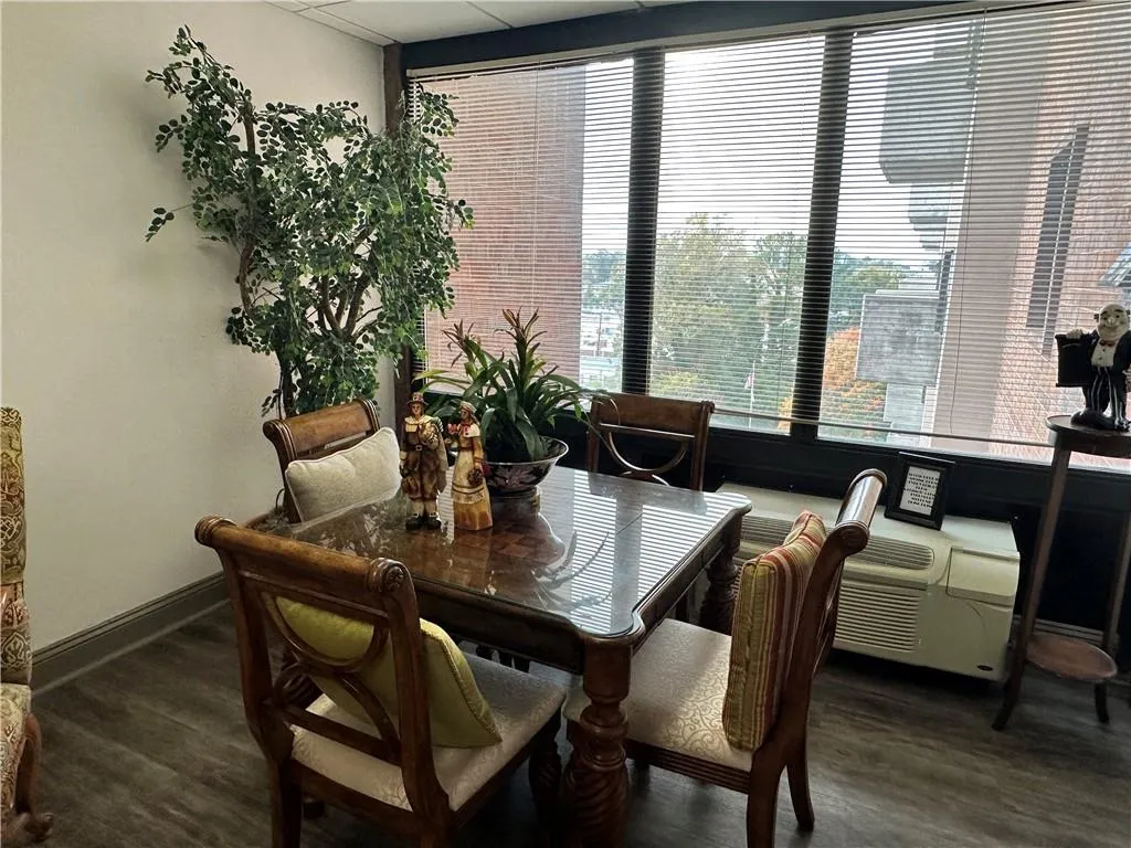 300 Johnson Ferry Road Ne Unit A712, Sandy Springs, Georgia 30328, 1 Bedroom Bedrooms, ,1 BathroomBathrooms,Residential,Sold,300 Johnson Ferry Road Ne Unit A712,7137551