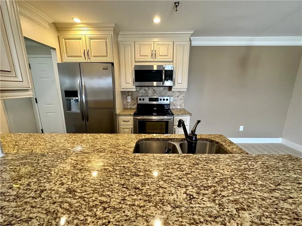 300 Johnson Ferry Road Ne Unit A712, Sandy Springs, Georgia 30328, 1 Bedroom Bedrooms, ,1 BathroomBathrooms,Residential,Sold,300 Johnson Ferry Road Ne Unit A712,7137551