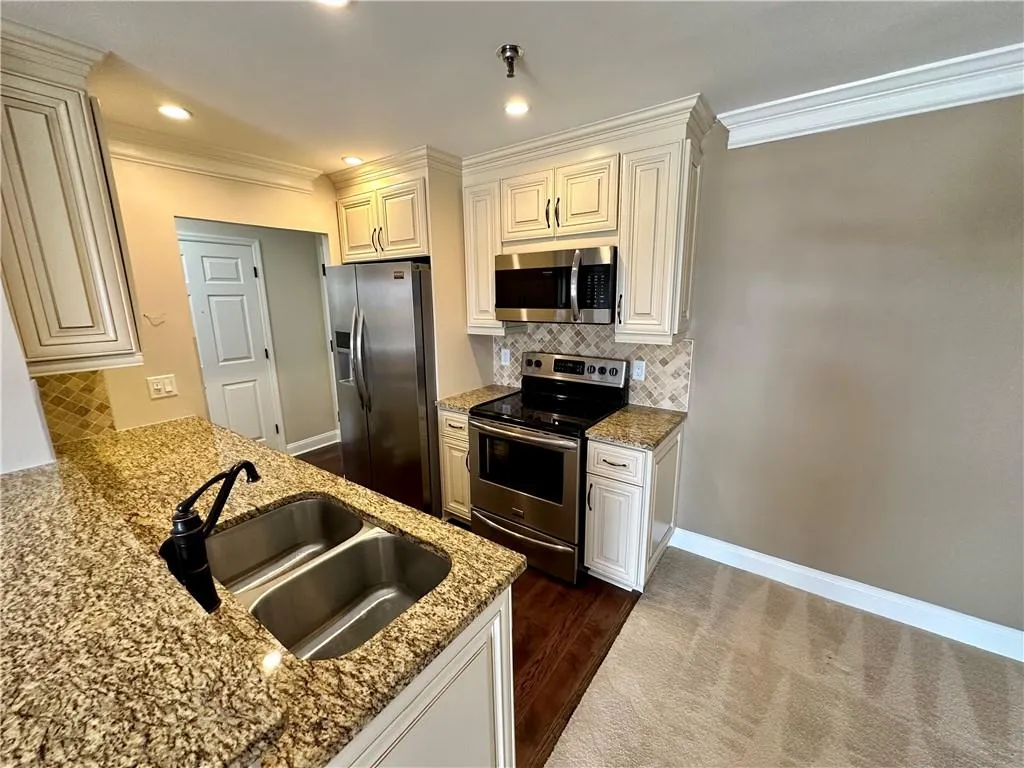 300 Johnson Ferry Road Ne Unit A712, Sandy Springs, Georgia 30328, 1 Bedroom Bedrooms, ,1 BathroomBathrooms,Residential,Sold,300 Johnson Ferry Road Ne Unit A712,7137551