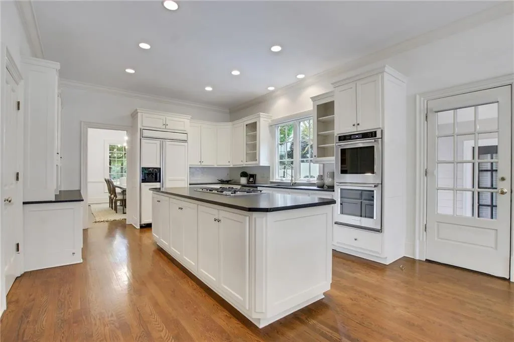 12 Old Paces Place Nw, Atlanta, Georgia 30327, 5 Bedrooms Bedrooms, ,5 BathroomsBathrooms,Residential,Sold,12 Old Paces Place Nw,7681310