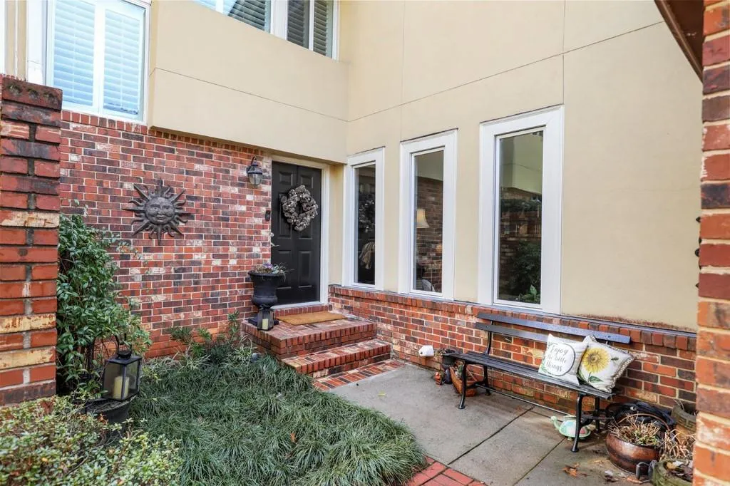 6124 Barfield Road, Sandy Springs, Georgia 30328, 4 Bedrooms Bedrooms, ,3 BathroomsBathrooms,Residential,Sold,6124 Barfield Road,6833894
