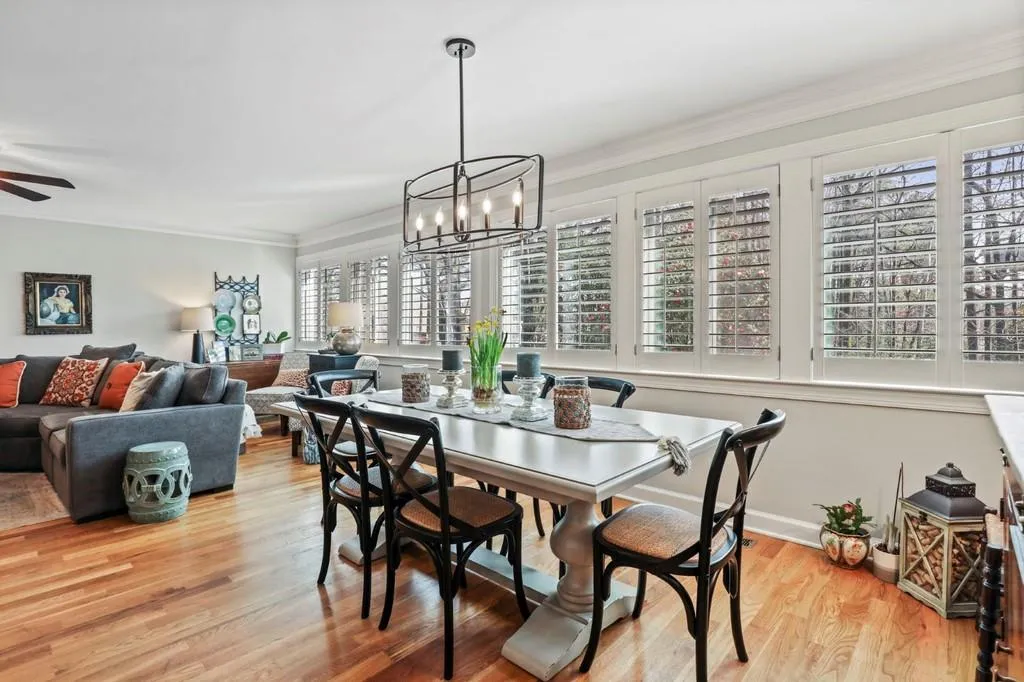 6124 Barfield Road, Sandy Springs, Georgia 30328, 4 Bedrooms Bedrooms, ,3 BathroomsBathrooms,Residential,Sold,6124 Barfield Road,6833894