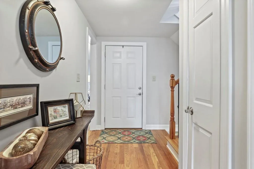 6124 Barfield Road, Sandy Springs, Georgia 30328, 4 Bedrooms Bedrooms, ,3 BathroomsBathrooms,Residential,Sold,6124 Barfield Road,6833894