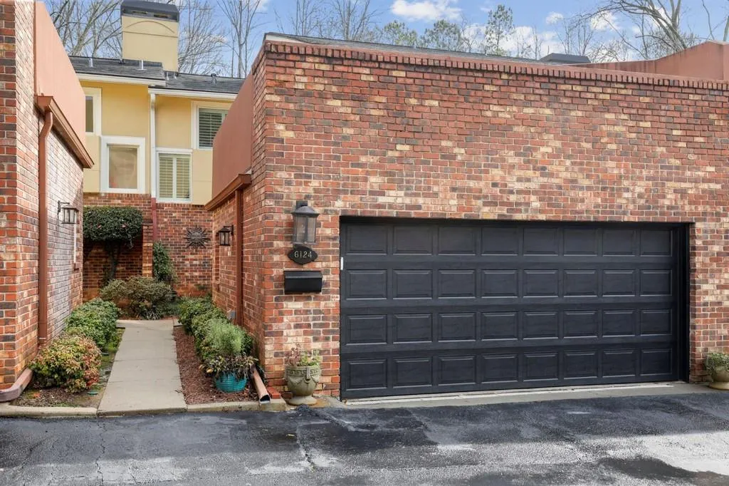 6124 Barfield Road, Sandy Springs, Georgia 30328, 4 Bedrooms Bedrooms, ,3 BathroomsBathrooms,Residential,Sold,6124 Barfield Road,6833894