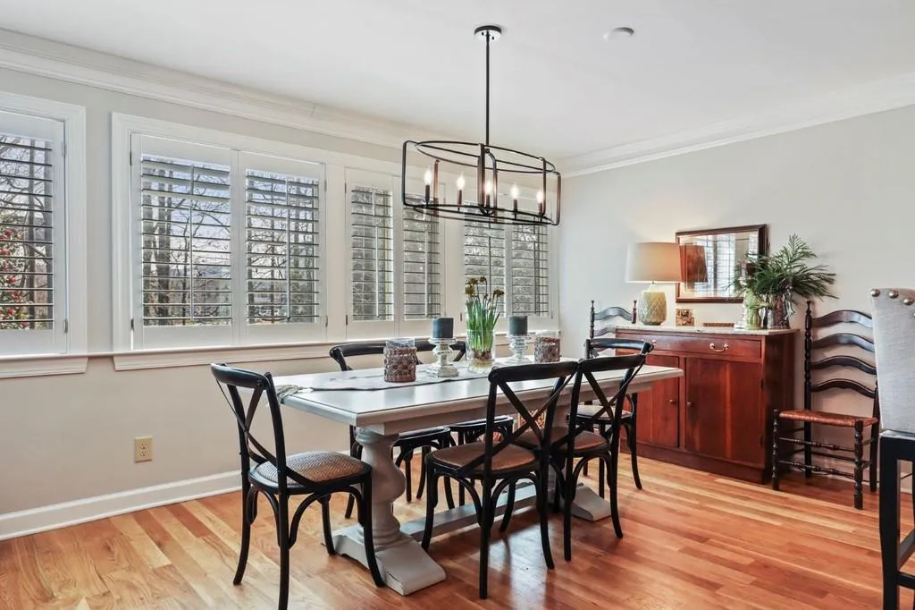 6124 Barfield Road, Sandy Springs, Georgia 30328, 4 Bedrooms Bedrooms, ,3 BathroomsBathrooms,Residential,Sold,6124 Barfield Road,6833894