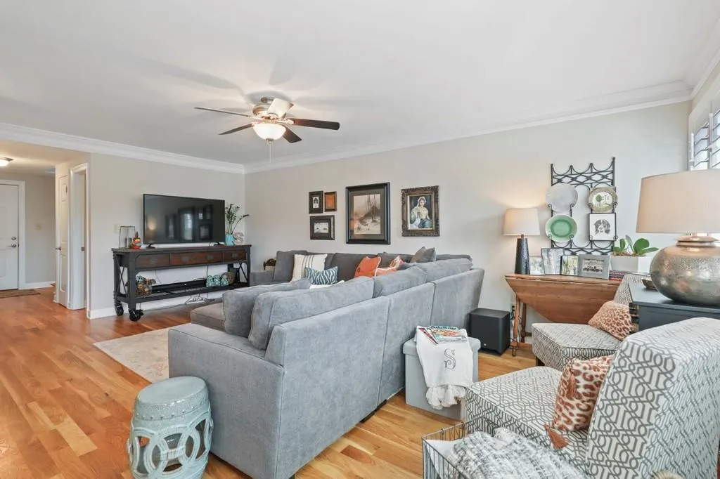 6124 Barfield Road, Sandy Springs, Georgia 30328, 4 Bedrooms Bedrooms, ,3 BathroomsBathrooms,Residential,Sold,6124 Barfield Road,6833894