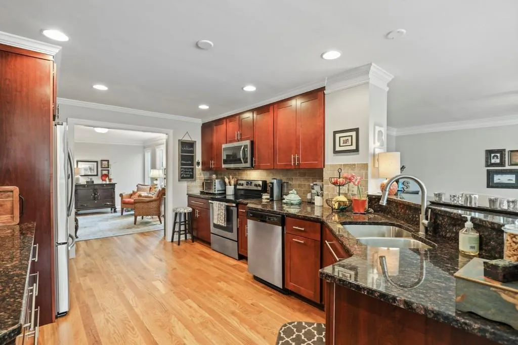 6124 Barfield Road, Sandy Springs, Georgia 30328, 4 Bedrooms Bedrooms, ,3 BathroomsBathrooms,Residential,Sold,6124 Barfield Road,6833894