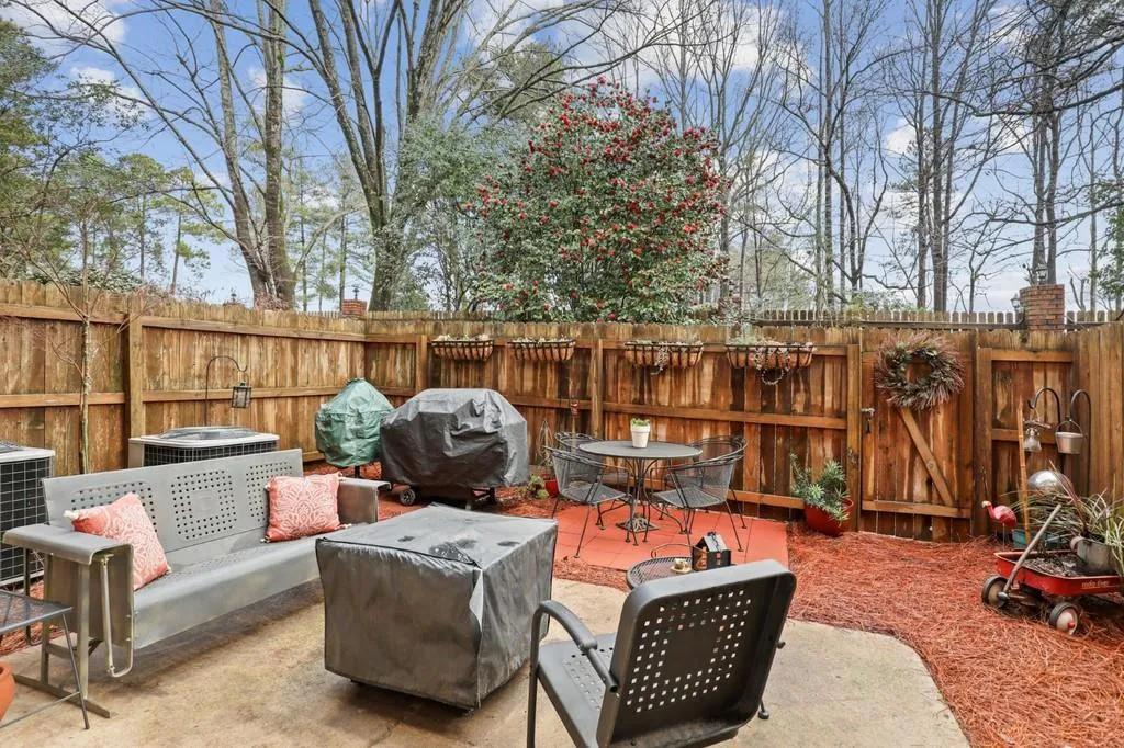 6124 Barfield Road, Sandy Springs, Georgia 30328, 4 Bedrooms Bedrooms, ,3 BathroomsBathrooms,Residential,Sold,6124 Barfield Road,6833894
