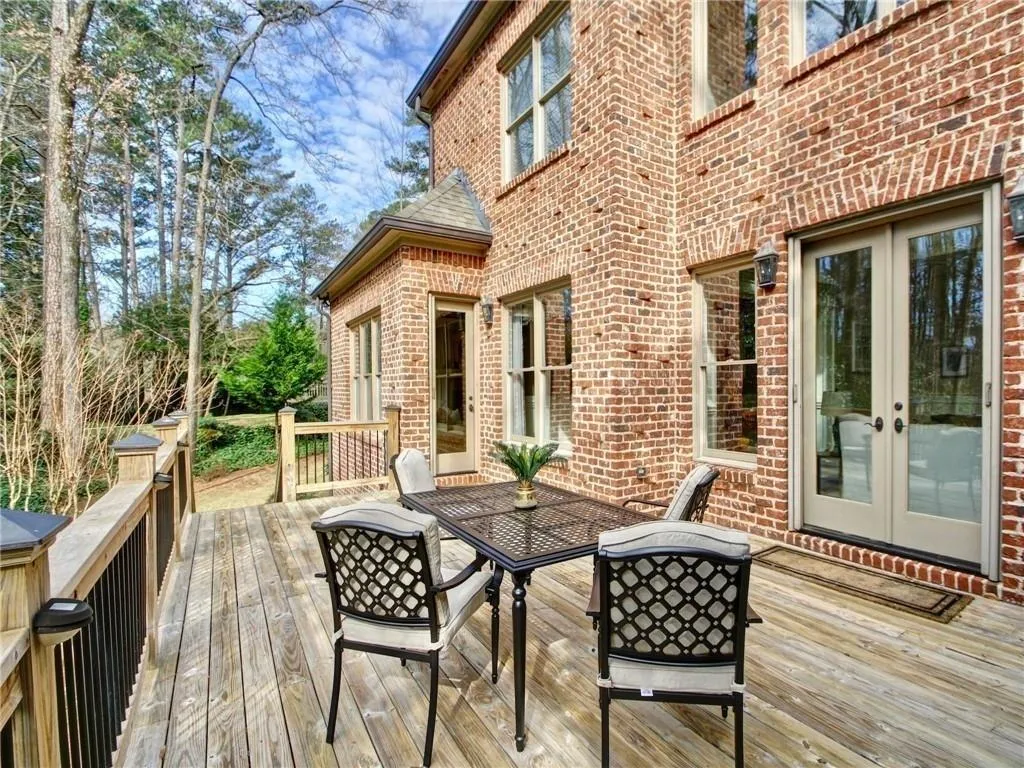 585 Franklin Road, Sandy Springs, Georgia 30342, 4 Bedrooms Bedrooms, ,3 BathroomsBathrooms,Residential,Sold,585 Franklin Road,6528147