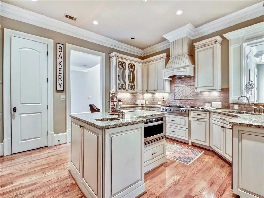 585 Franklin Road, Sandy Springs, Georgia 30342, 4 Bedrooms Bedrooms, ,3 BathroomsBathrooms,Residential,Sold,585 Franklin Road,6528147